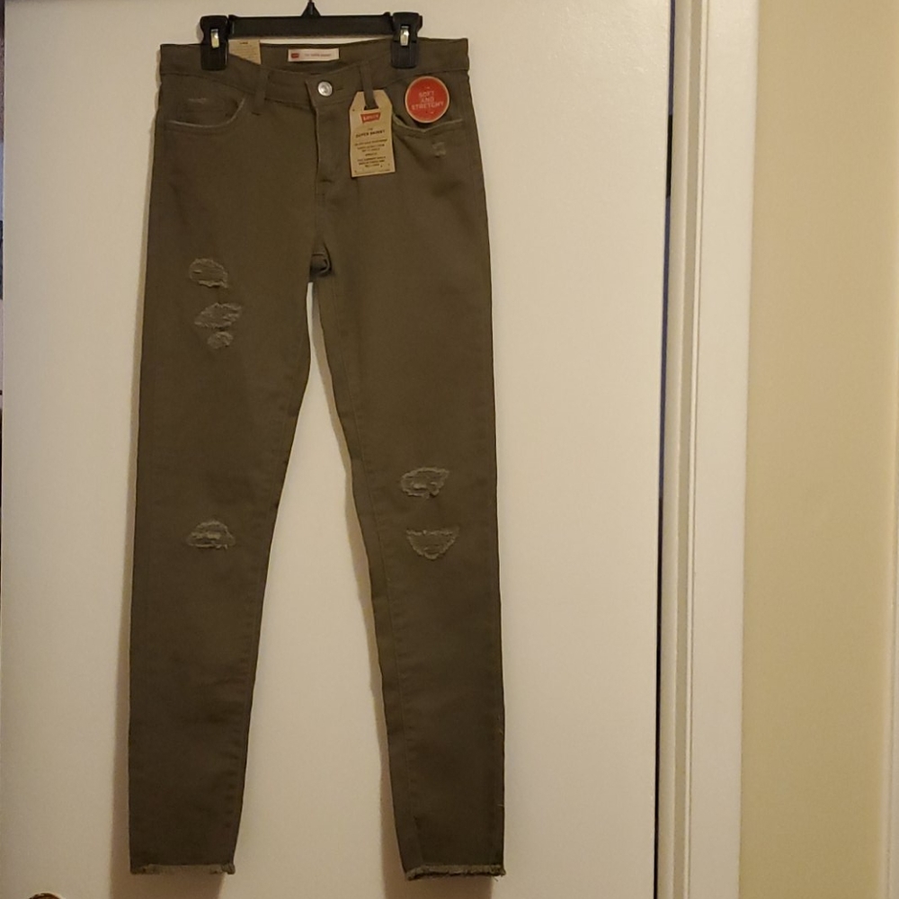 NWT: Levi's 710 Super Skinny Jeans